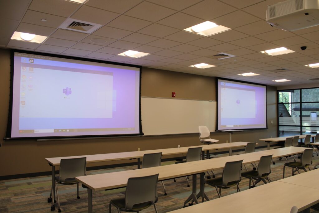 Higher_Education_Science_and_Innovation_Center_IMG_0292-min