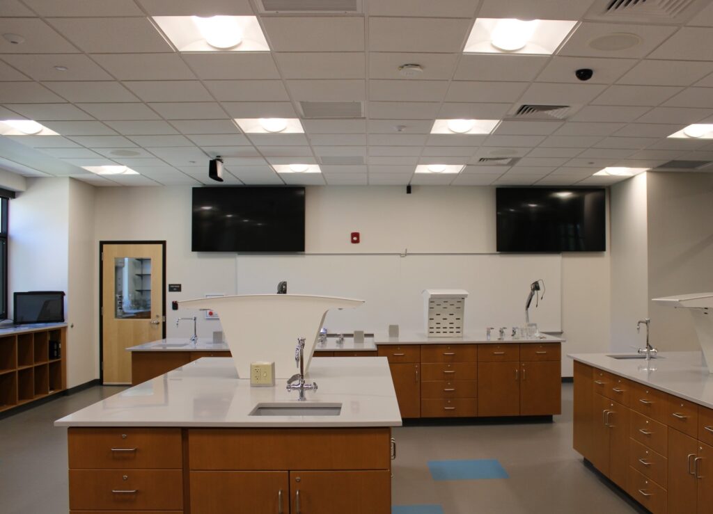 Higher_Education_Science_and_Innovation_Center_IMG_0305-min